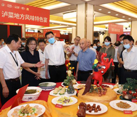 第六屆四川（瀘州）美食節圓滿舉行 “中國酒城·名酒宴研發中心”揭牌成立